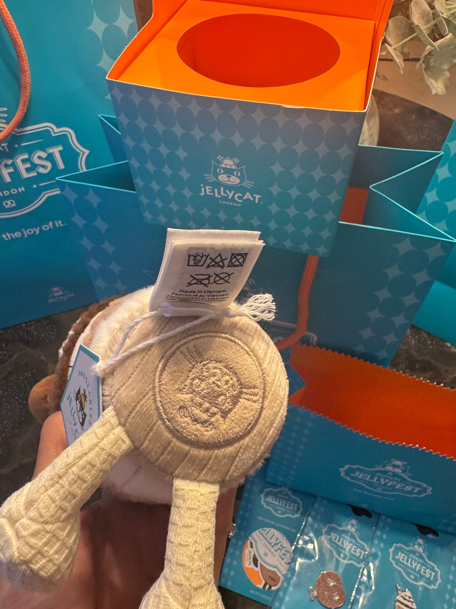 Amuseables Von Illa Eiskaffee with KaDeWe Jellyfest presentation box