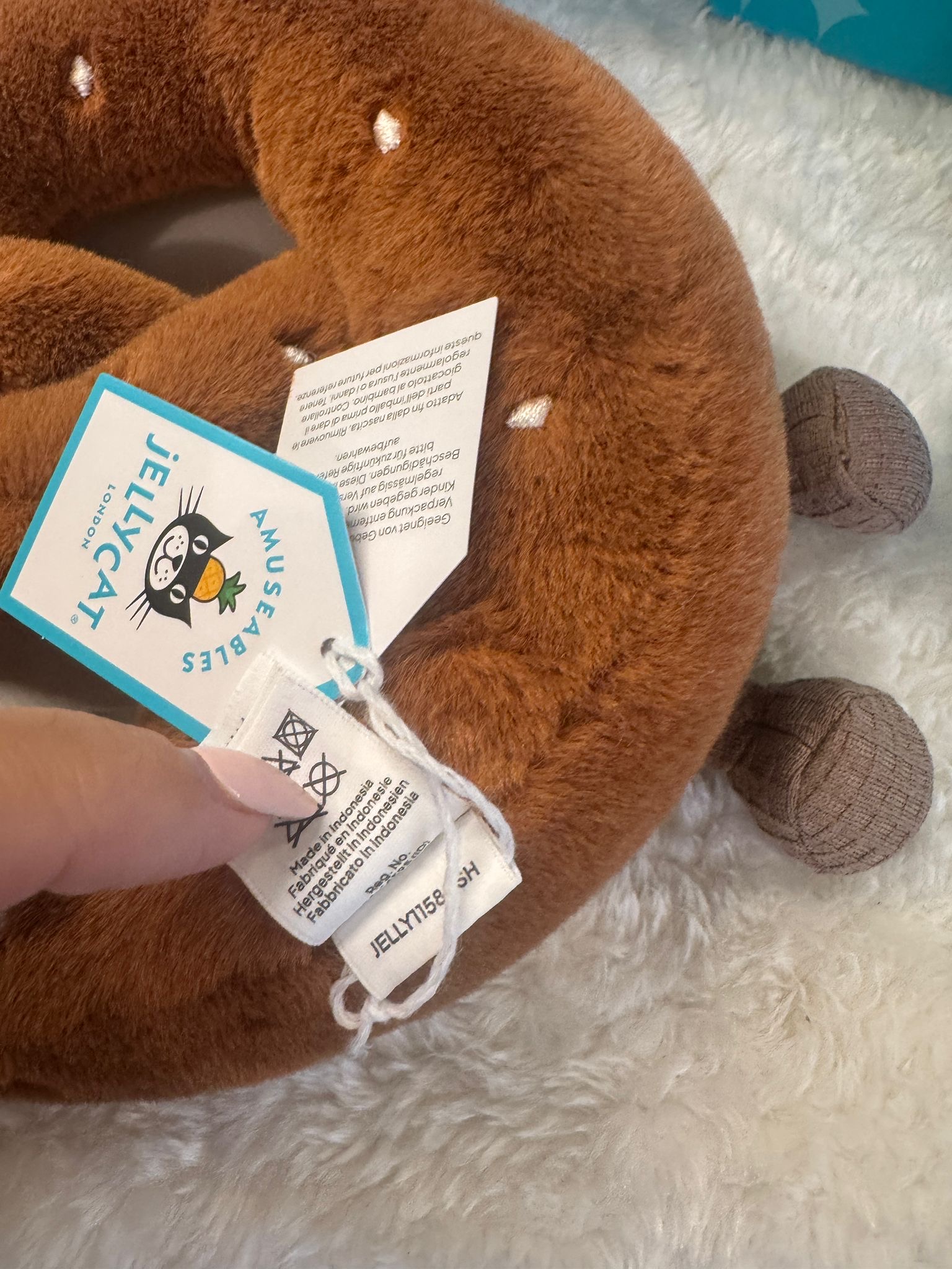 Jellycat Jellycat Heinrich Pretzel – KaDeWe Berlin Jellyfest Exclusive — photograph 8