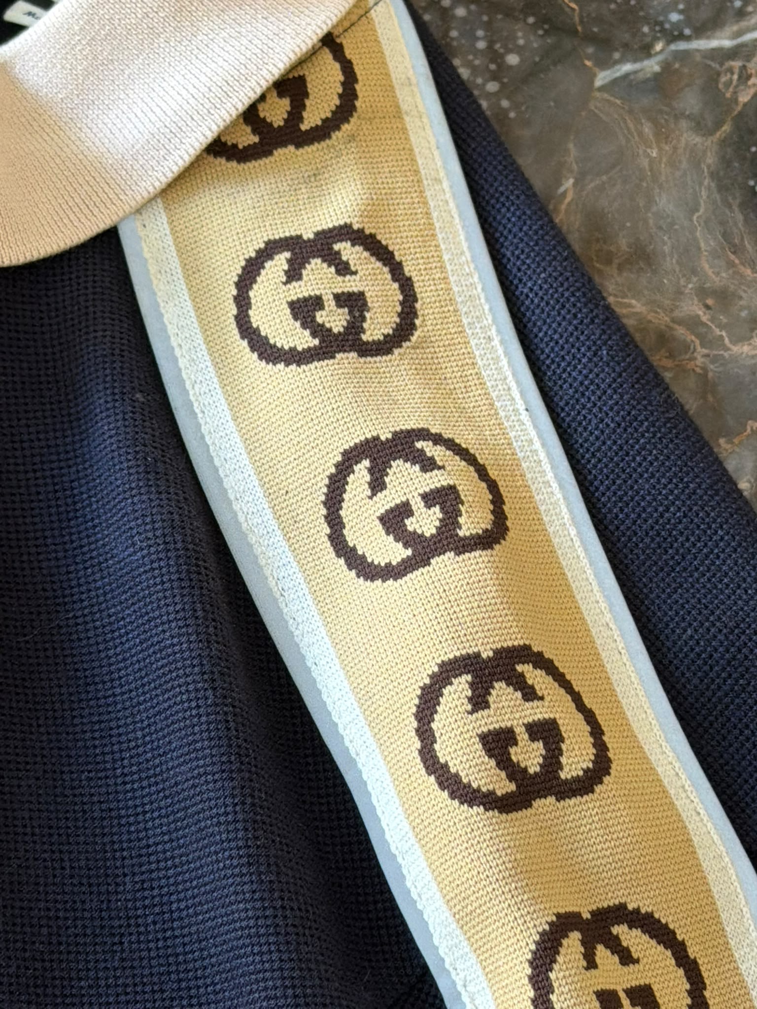 Gucci Interlocking G shoulder tape detail