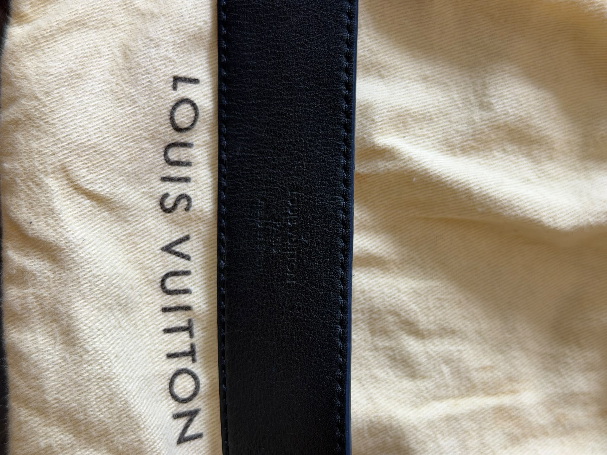 Louis Vuitton dark leather designer belt size 110 44