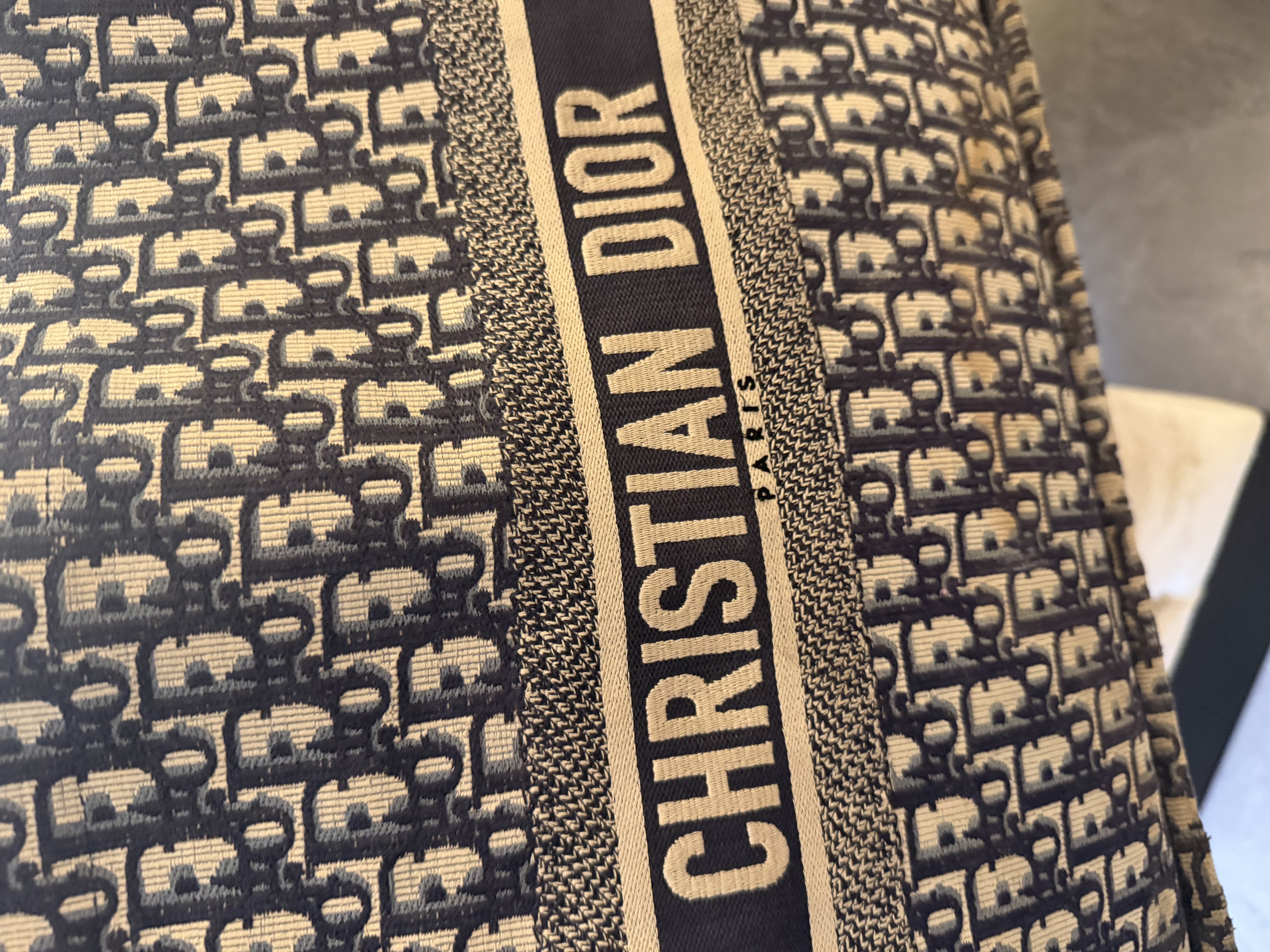 Christian Dior Christian Dior Oblique Book Tote – Navy & Beige — photograph 2