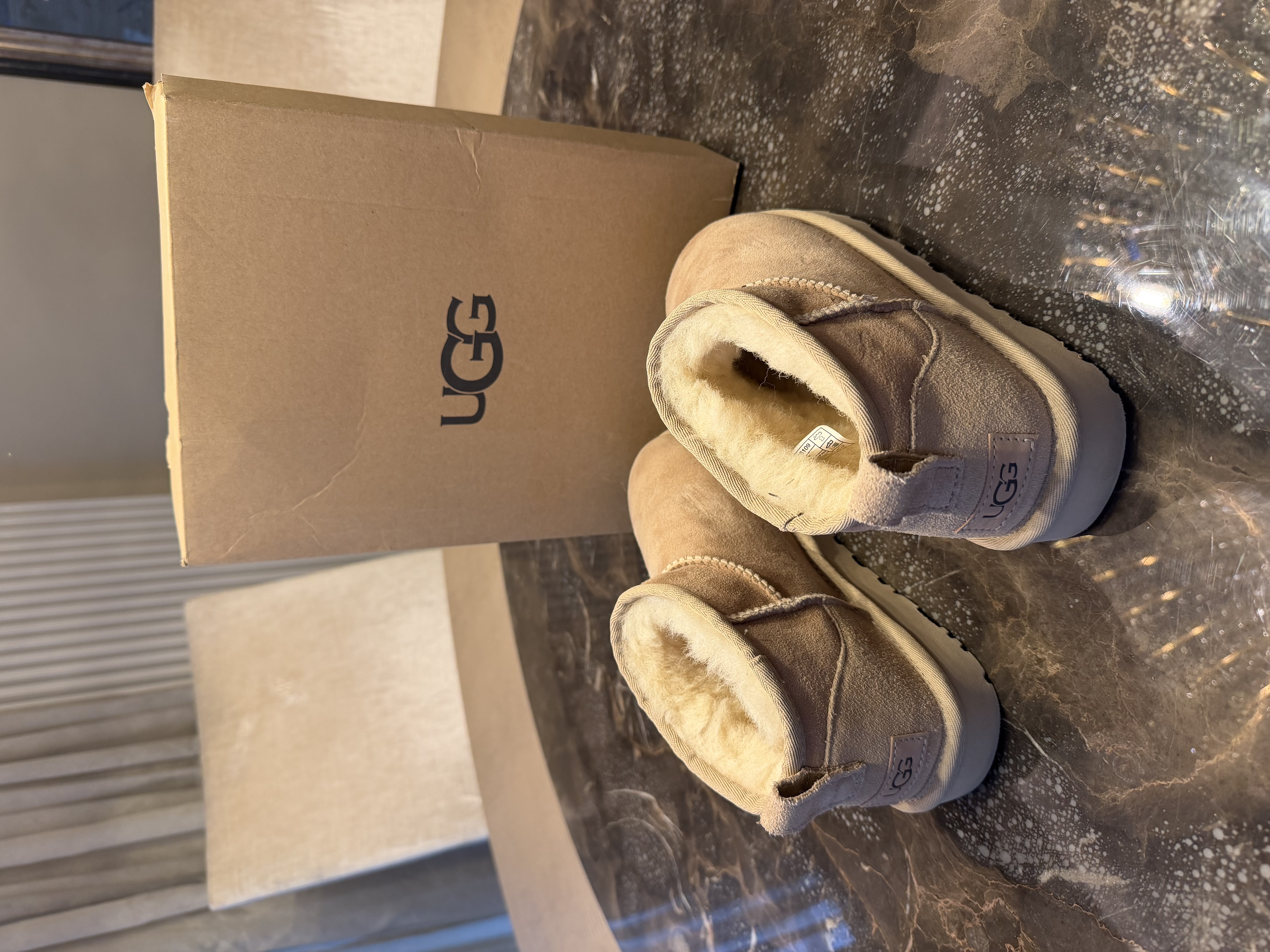 UGG UGG Classic Ultra Mini Suede Boots – Chestnut — photograph 3